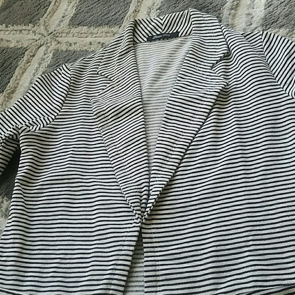 *Bundle Item* Striped Blazer - Picture 2 of 7